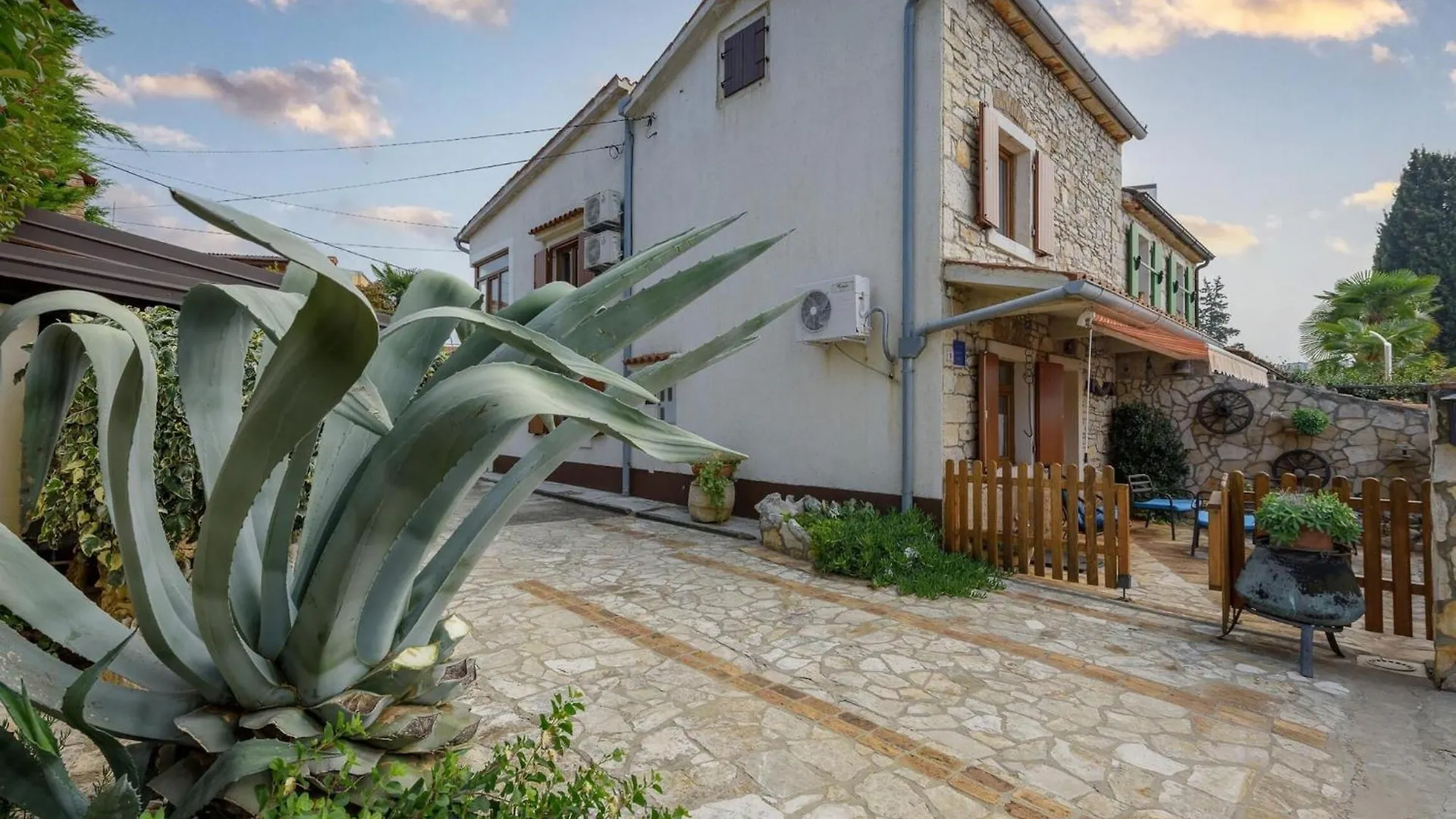 Pretty Apartment With Balcony Porec