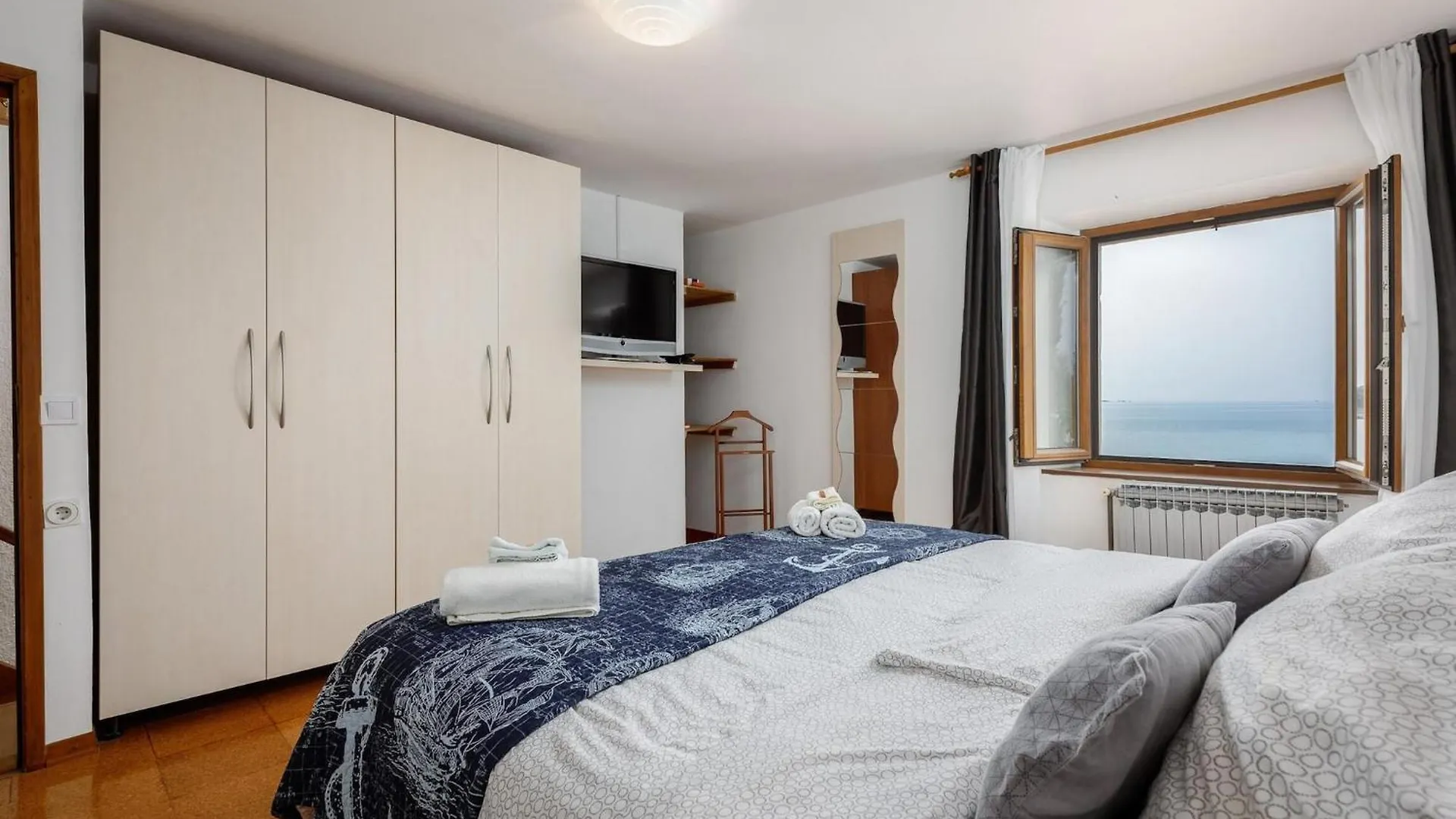 Pretty Apartment With Balcony Porec