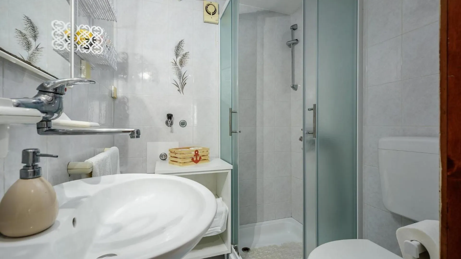 Pretty Apartment With Balcony Porec Holiday home